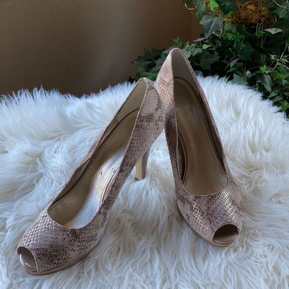 Ann Klein Leather Gold Metallic Snake Peep Toe Four Inch Heel Size 7.5 - Picture 11 of 12